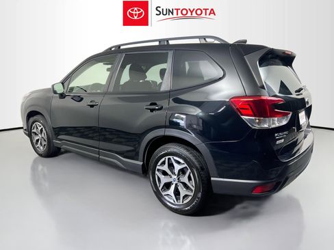 Used 2023 Subaru Forester Premium image 6