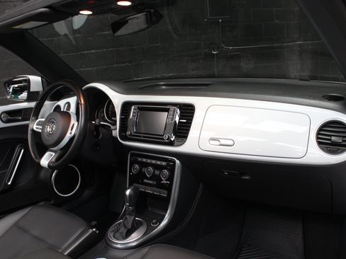 Used 2018 Volkswagen Beetle 2.0T SE FWD image 46