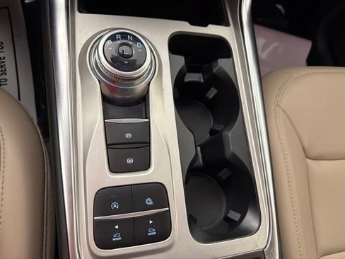Used 2024 Ford Explorer XLT w/ Equipment Group 202A RWD image 39