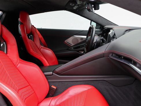 Used 2021 Chevrolet Corvette Stingray Premium Conv w/ Z51 Performance Package RWD image 33