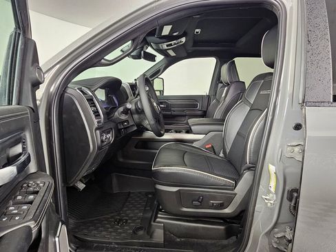 New 2026 RAM 3500 Laramie AWD/4WD image 18