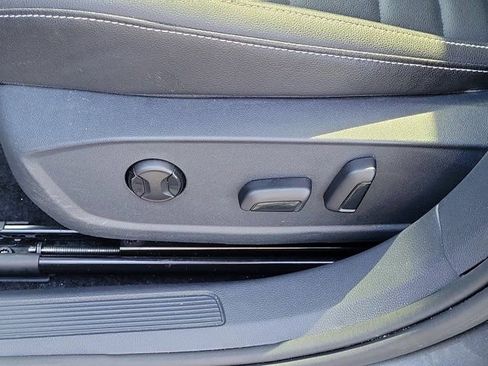 Used 2023 Volkswagen Jetta SE w/ Panoramic Sunroof Package FWD image 17