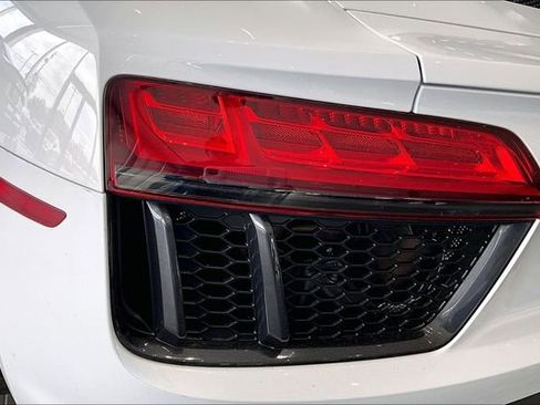 Used 2017 Audi R8 V10 w/ Carbon Exterior Package AWD/4WD image 18