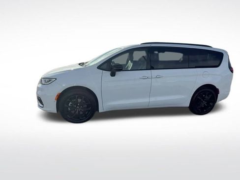 New 2026 Chrysler Pacifica Limited image 36