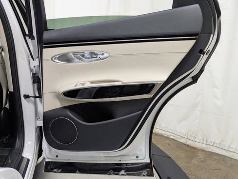 Used 2023 Genesis GV70 2.5T w/ Cargo Package image 19