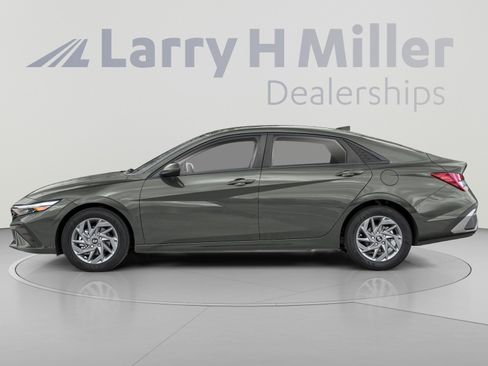 Used 2024 Hyundai Elantra SEL w/ Convenience Package FWD image 3