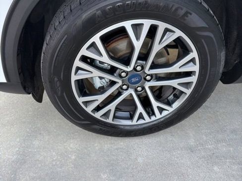 Used 2020 Ford Escape SEL image 9