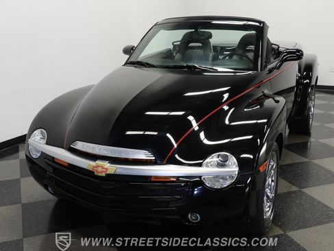 Used 2006 Chevrolet SSR w/ Preferred Equipment Group image 16