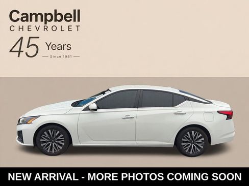 Used 2023 Nissan Altima 2.5 SV FWD image 2