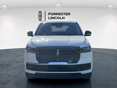 Used 2025 Lincoln Navigator Reserve image 8