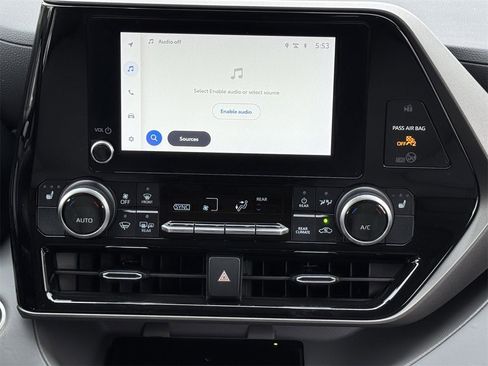 Used 2024 Toyota Highlander XLE image 15