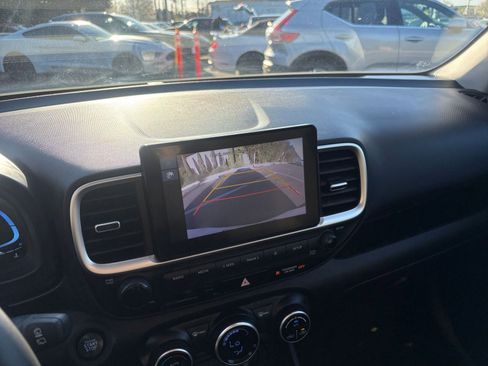 Used 2025 Hyundai Venue SEL image 22