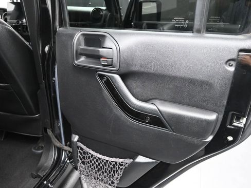 Used 2015 Jeep Wrangler Unlimited Sahara image 17