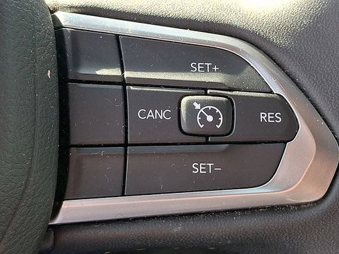 Used 2024 Jeep Compass Latitude AWD/4WD image 22