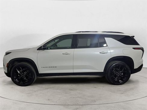 Used 2024 Chevrolet Traverse RS image 2