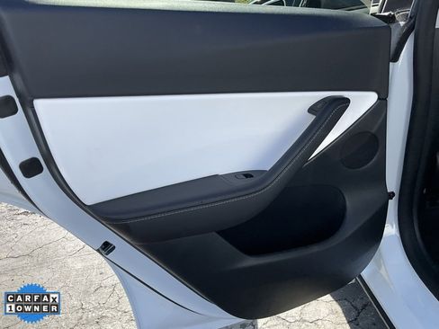 Used 2021 Tesla Model Y Long Range image 31
