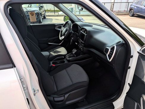 Used 2024 Kia Soul LX w/ Option Group 015 image 12