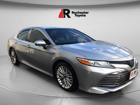 Used 2020 Toyota Camry XLE FWD image 1