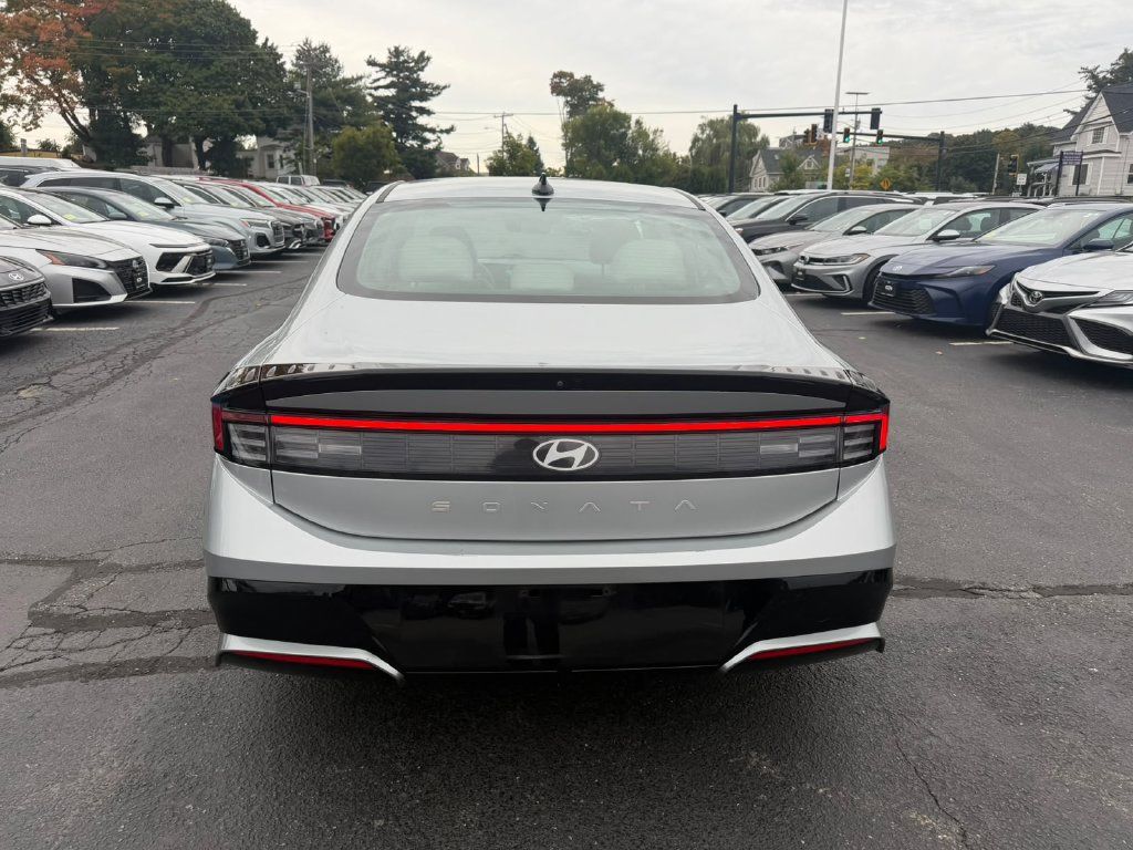 Used 2024 Hyundai Sonata SEL FWD image 4
