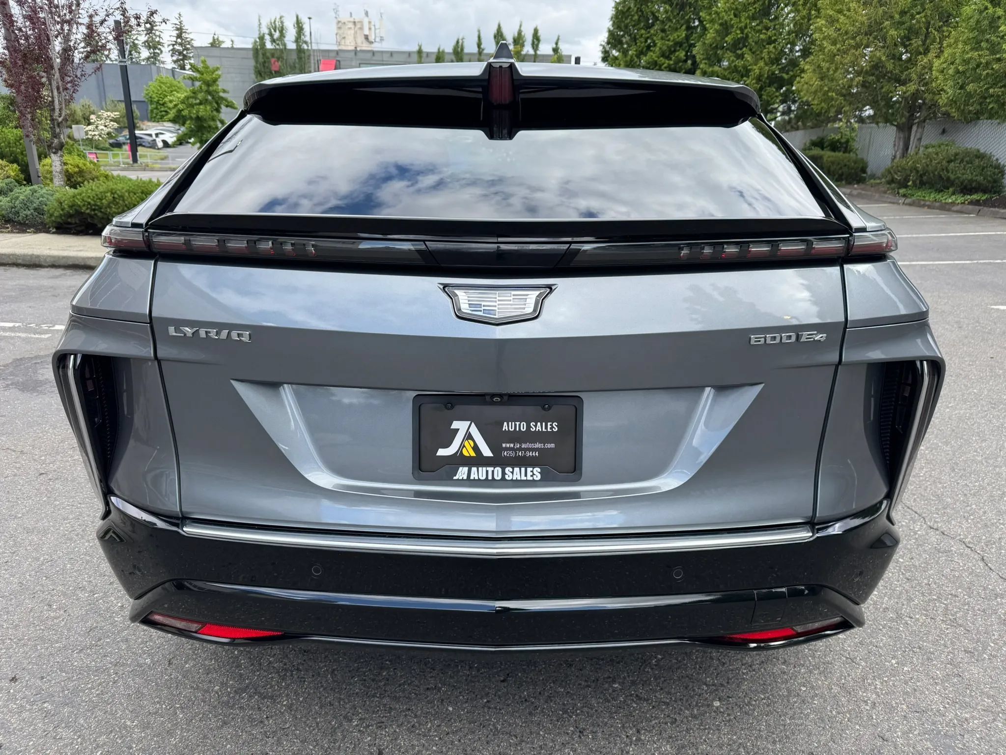 Used 2023 Cadillac Lyriq AWD image 9