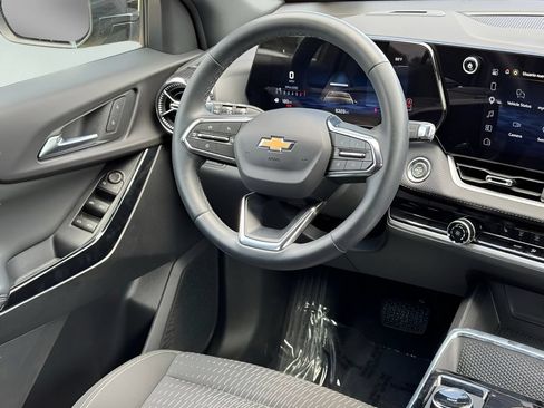 Used 2026 Chevrolet Equinox LT FWD image 17