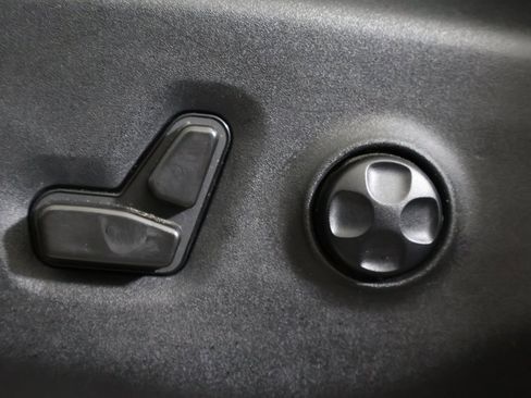 Used 2022 Chrysler Pacifica Touring-L image 32