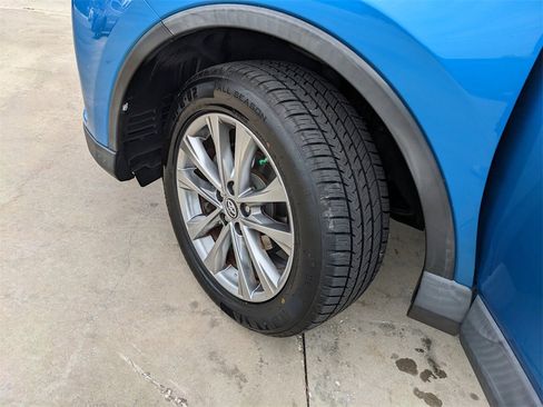 Used 2017 Toyota RAV4 Limited image 37