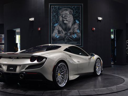 Used 2021 Ferrari F8 Tributo image 6