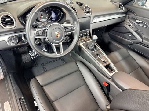 Used 2025 Porsche 718 Boxster w/ Premium Package RWD image 4
