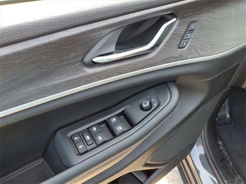 New 2025 Jeep Grand Cherokee L Limited image 14