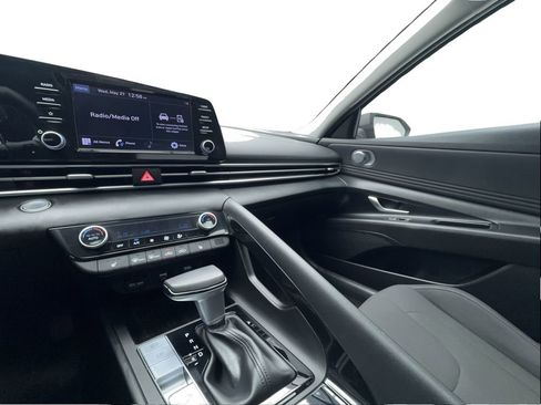 Used 2022 Hyundai Elantra SEL w/ Convenience + Premium Package FWD image 40