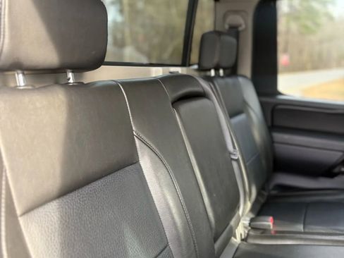 Used 2011 Nissan Titan SL w/ SL Technology Pkg image 11