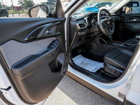 Used 2022 Chevrolet TrailBlazer LT w/ Convenience Package FWD image 30