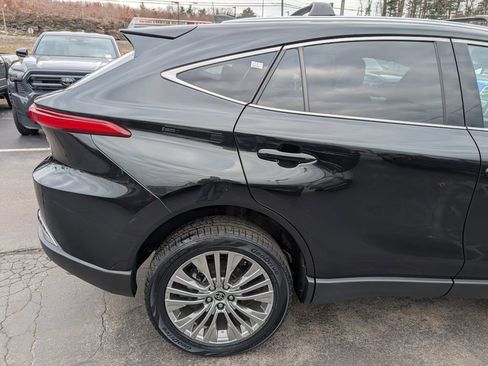 Certified 2023 Toyota Venza XLE image 9