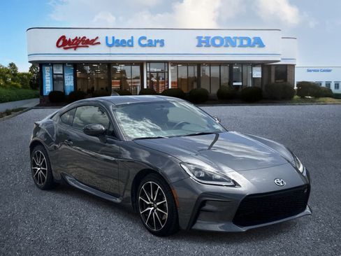 Used 2025 Toyota GR86 RWD image 7