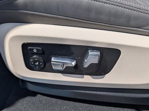 Used 2023 BMW X7 M60i image 25