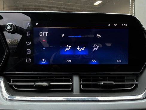 Used 2025 Chevrolet Trax LT w/ LT Convenience Package FWD image 29