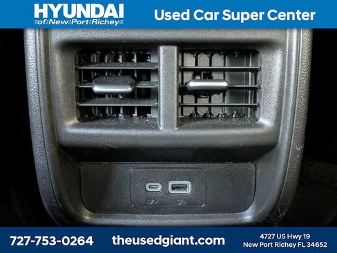 Used 2024 Cadillac XT4 Premium Luxury FWD image 17