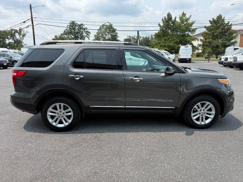 Used 2015 Ford Explorer XLT w/ Equipment Group 202B AWD/4WD image 39