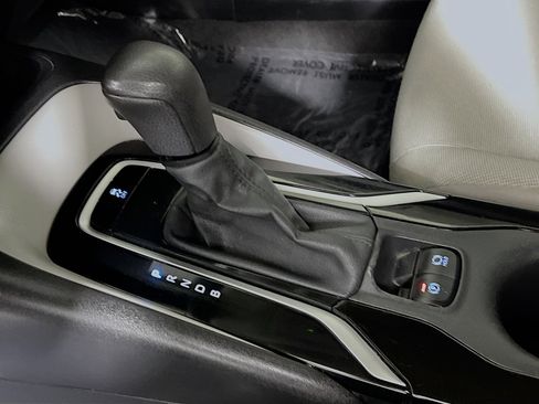 Used 2021 Toyota Corolla LE image 22