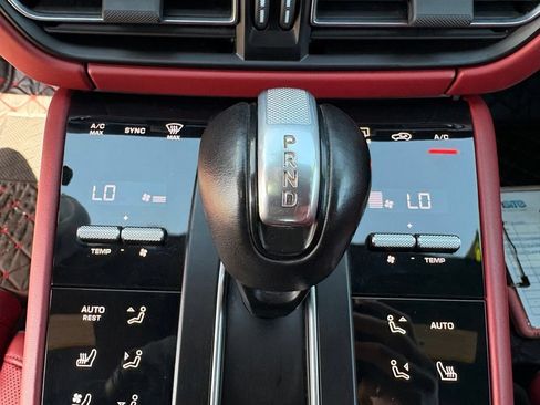 Used 2023 Porsche Macan Turbo AWD/4WD image 20