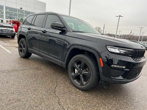 Certified 2023 Jeep Grand Cherokee Limited w/ Black Appearance Package image 7