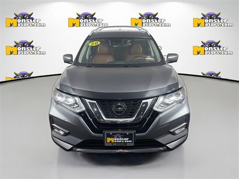 Used 2020 Nissan Rogue SV image 2