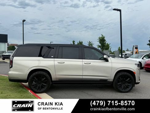 Used 2024 Cadillac Escalade ESV Sport Platinum w/ Heavy-Duty Trailer Package AWD/4WD image 8