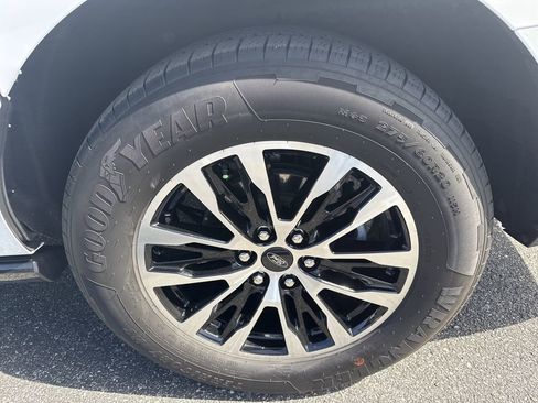 Used 2025 Ford Expedition Max Platinum image 19