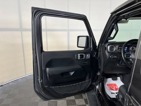Used 2021 Jeep Wrangler Unlimited Sahara w/ Dual Top Group AWD/4WD image 15