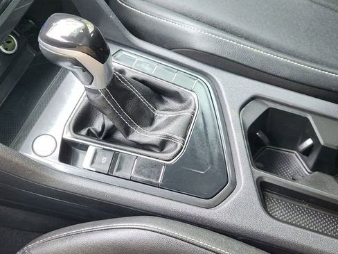 Used 2023 Volkswagen Tiguan SE w/ Panoramic Sunroof Package image 21