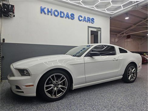 Used 2014 Ford Mustang Coupe image 2