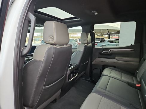 Used 2023 Chevrolet Silverado 1500 ZR2 w/ Technology Package image 8