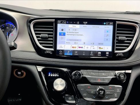 New 2026 Chrysler Pacifica Pinnacle image 7